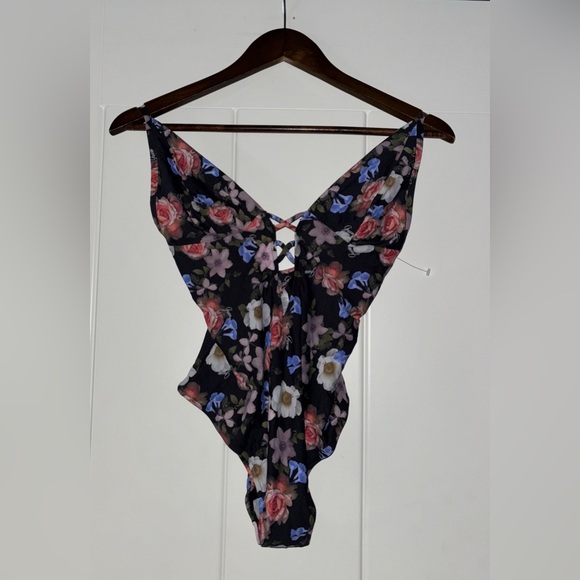 NEW Guess Logo‎ Flower Onepiece Swimsuit Women L Beach Tropical Resort Island - Picture 1 of 8